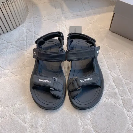 バレンシアガ サンダル