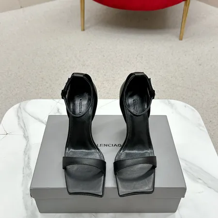 バレンシアガ サンダル