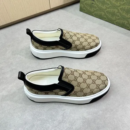 グッチ カジュアルシューズ