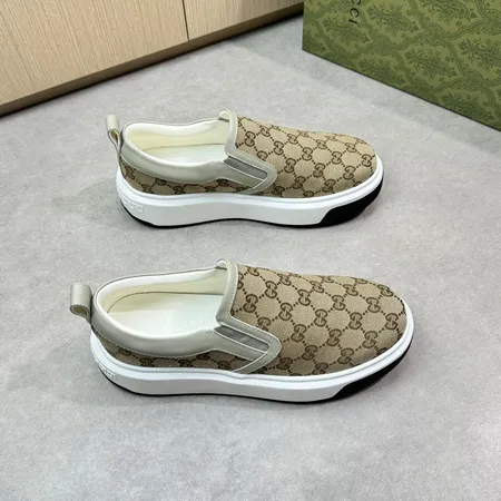 グッチ カジュアルシューズ