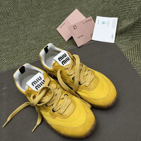 ミュウミュウ スニーカー