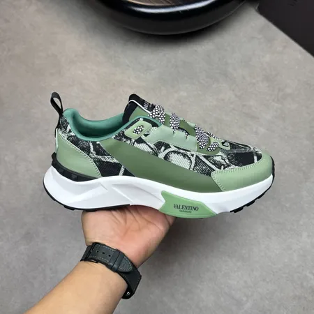 ヴァレンティノ スニーカー