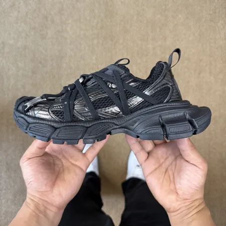 バレンシアガ スニーカー