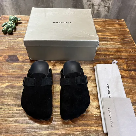 バレンシアガ スリッパ