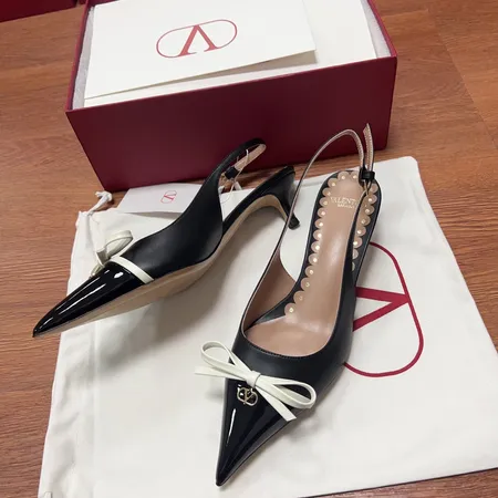 ヴァレンティノ サンダル