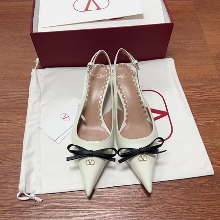 ヴァレンティノ サンダル