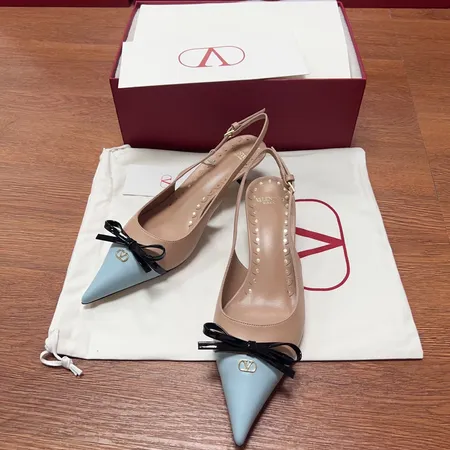 ヴァレンティノ サンダル