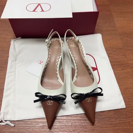 ヴァレンティノ サンダル