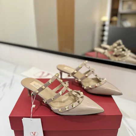 ヴァレンティノ スリッパ