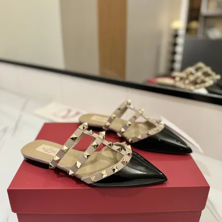 ヴァレンティノ スリッパ