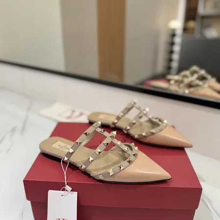 ヴァレンティノ スリッパ