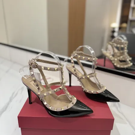 ヴァレンティノ サンダル