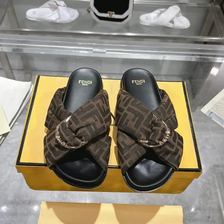 フェンディ スリッパ