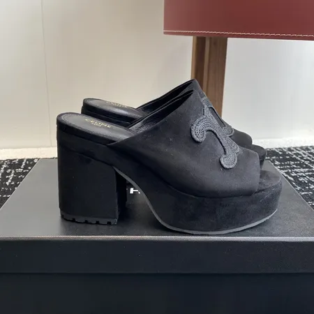 セリーヌ サンダル