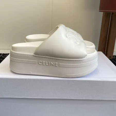 セリーヌ スリッパ