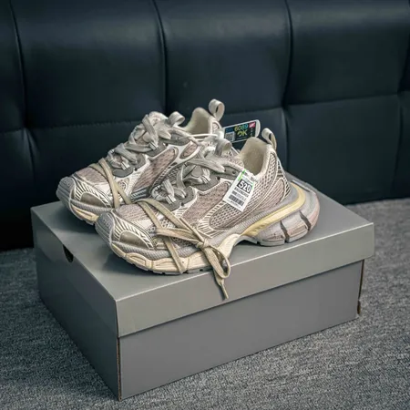 バレンシアガ スニーカー