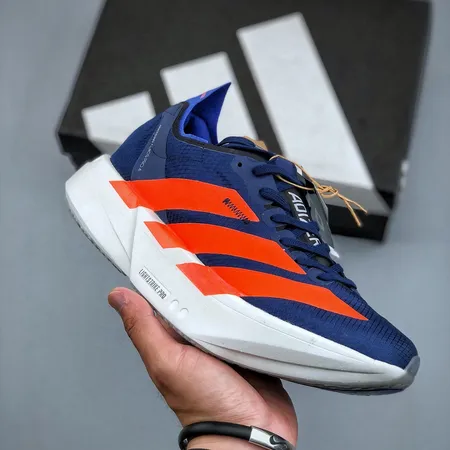 アディダス スニーカー