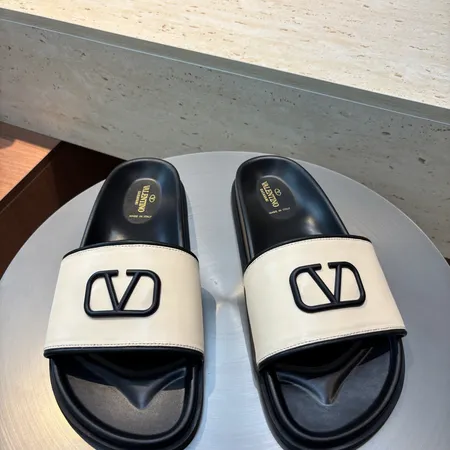 ヴァレンティノ スリッパ