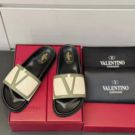 ヴァレンティノ スリッパ