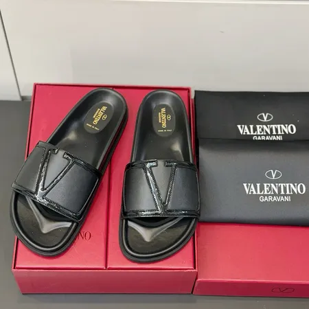 ヴァレンティノ スリッパ