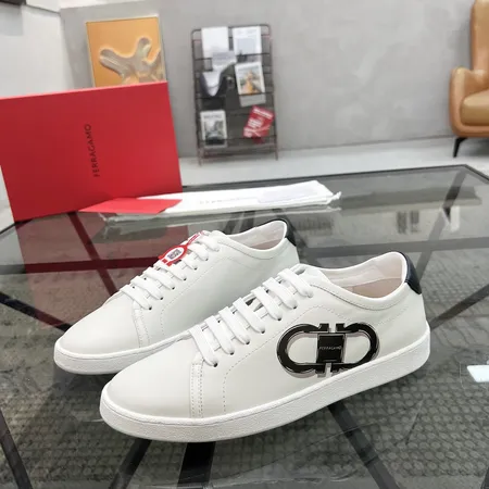 フェラガモ カジュアルシューズ