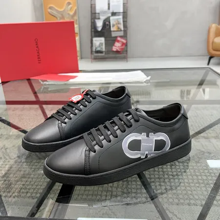 フェラガモ カジュアルシューズ