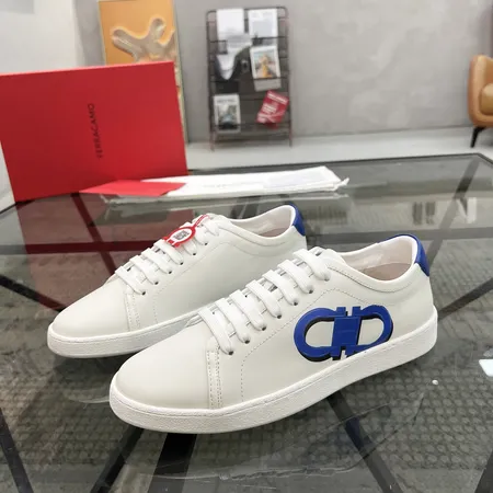 フェラガモ カジュアルシューズ