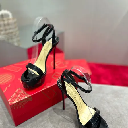 クリスチャン・ルブタン サンダル