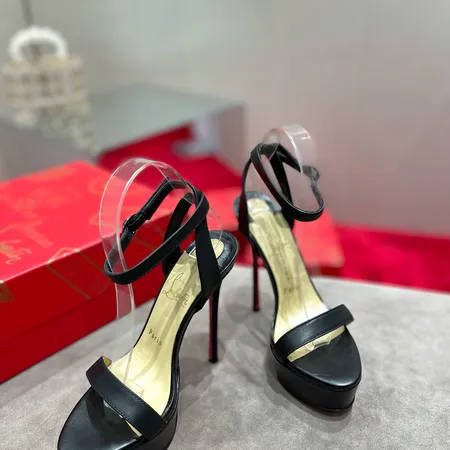 クリスチャン・ルブタン サンダル