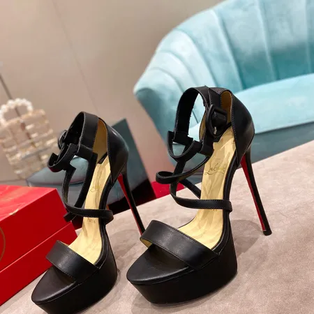 クリスチャン・ルブタン サンダル