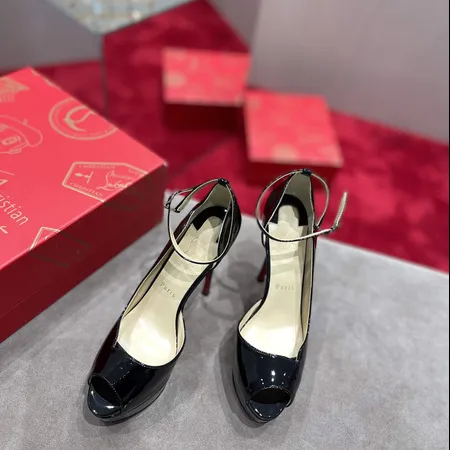 クリスチャン・ルブタン サンダル