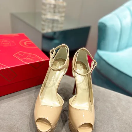 クリスチャン・ルブタン サンダル