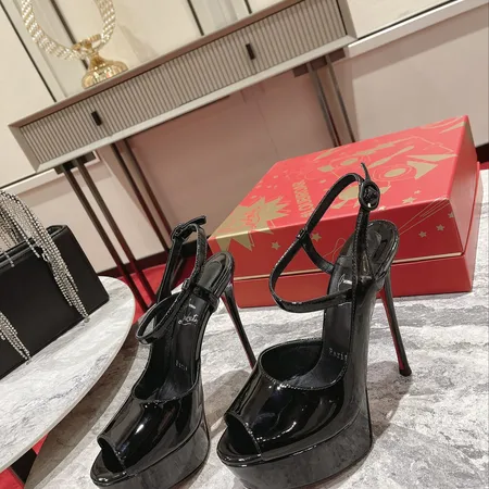 クリスチャン・ルブタン サンダル