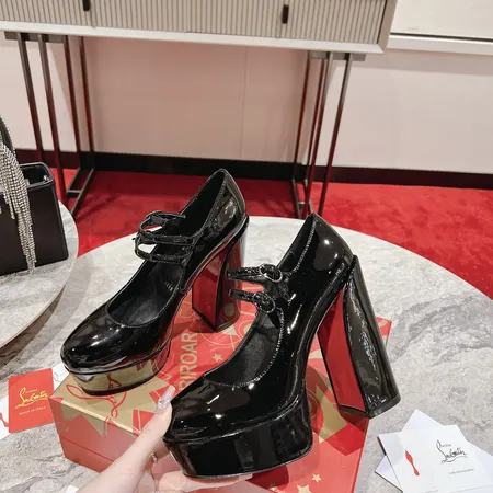 クリスチャン・ルブタン サンダル