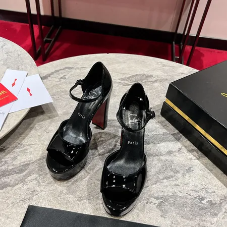 クリスチャン・ルブタン サンダル