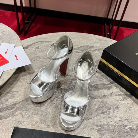 クリスチャン・ルブタン サンダル