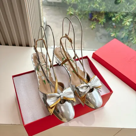 ヴァレンティノ サンダル