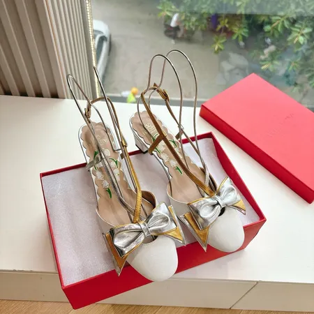 ヴァレンティノ サンダル