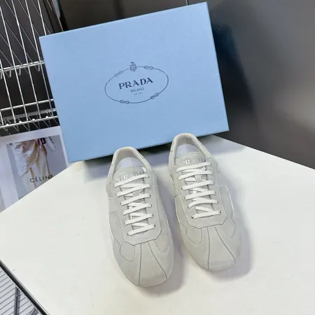 プラダ カジュアルシューズ