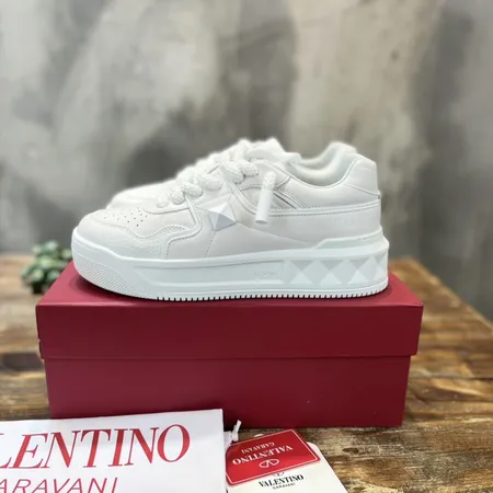 ヴァレンティノ カジュアルシューズ