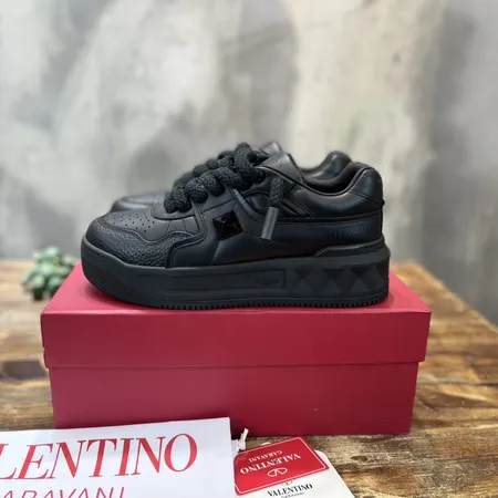 ヴァレンティノ カジュアルシューズ