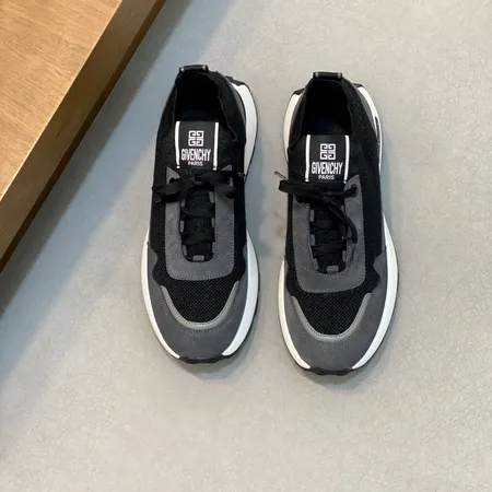 ジバンシィ スニーカー