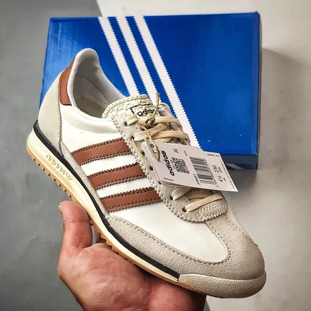 アディダス カジュアルシューズ