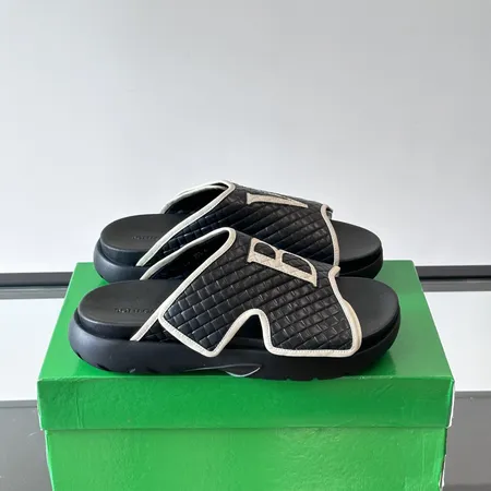 ボッテガ ヴェネタ スリッパ