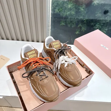 ミュウミュウ スニーカー
