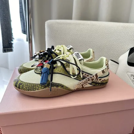 ミュウミュウ スニーカー