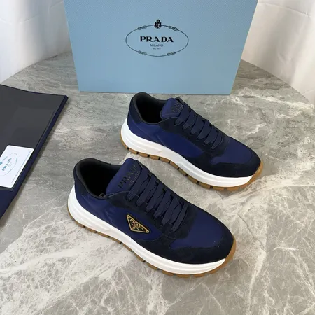 プラダ スニーカー