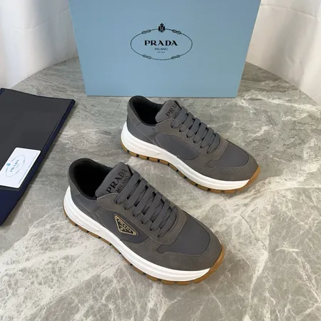 プラダ スニーカー