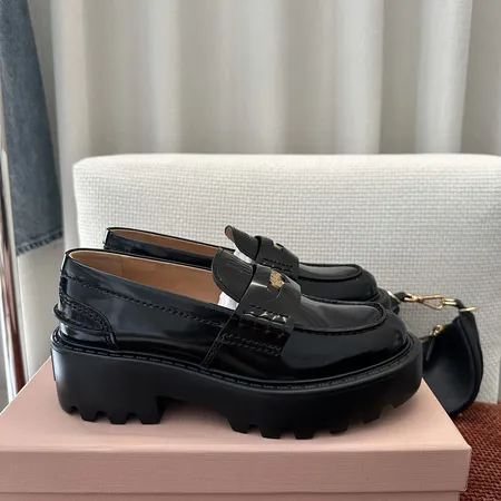 ミュウミュウ ビジネスシューズ