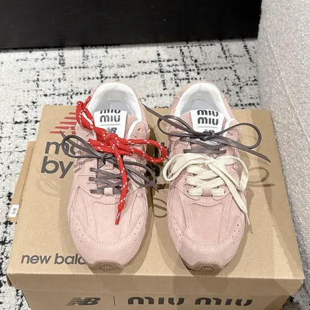 ミュウミュウ カジュアルシューズ